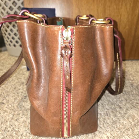 Dooney&Bourke Large zip Barlow - Picture 4 of 5